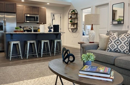 West Richland Apartment | Classy, Cozy Condo, Ideal 4 Long Stays!