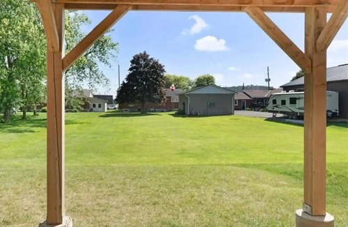 Hagersville House | Classy Home Near Beach & Airport
