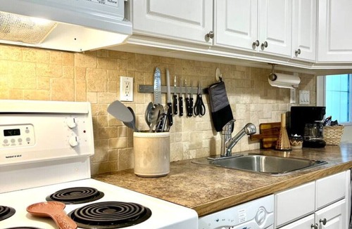 South Lethbridge House | Clean & Bright Southside Lower Suite