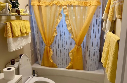 Terra Nova House | Clean, Cozy and Spacious 1-Bedroom Apartment Near Airport and City Center