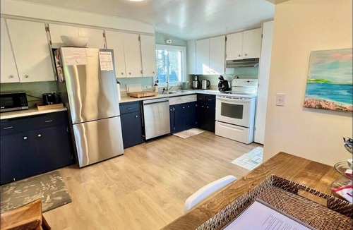 Halifax County House | Cleveland Beach Cottage-Private Beach Cottage w/Lake Access Hot Tub & Fire Pit