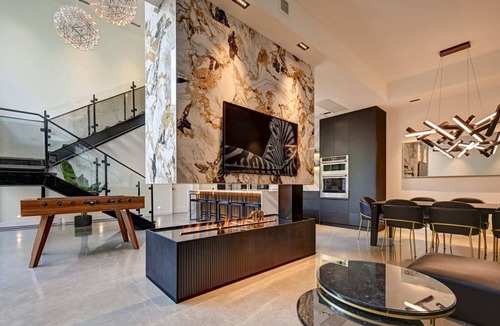 Pointe-Saint-Charles Condo | CLUBHAUS VIP Suite, Private Hot Tub, Sleep 16