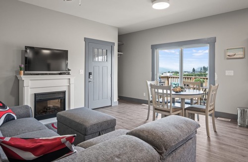 Vernon Apartment | Coach house overlooking cherry and apple orchards.
