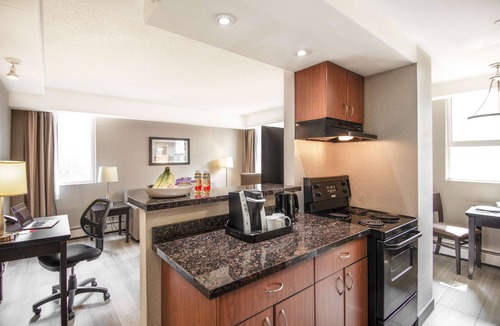 Downtown Calgary Hotel | Coast Calgary Downtown Hotel & Suites by APA