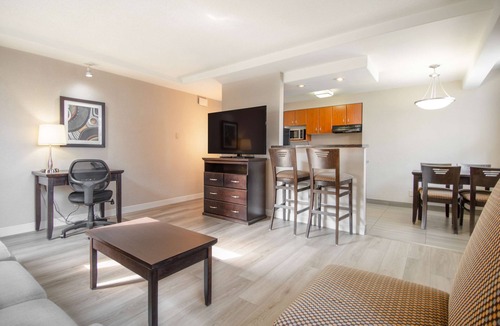 Downtown Calgary Hotel | Coast Calgary Downtown Hotel & Suites by APA