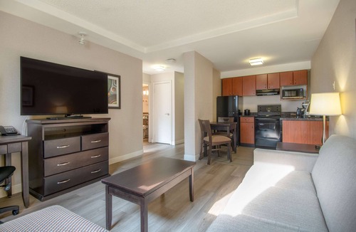Downtown Calgary Hotel | Coast Calgary Downtown Hotel & Suites by APA