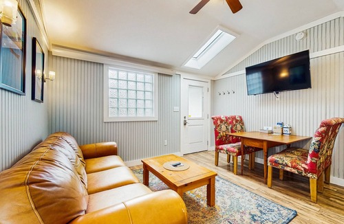 Kennebunk Cottage | Coastal Kennebunk Cottage | Pool, Dog-Friendly & Near Parsons Beach