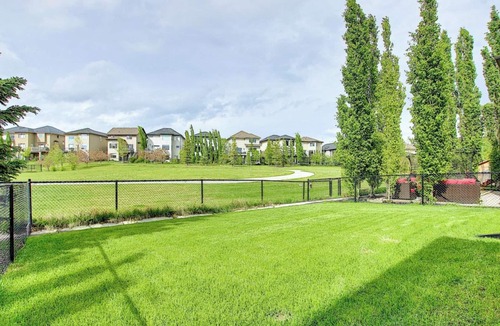 Cochrane House | Cochrane retreat, near Calgary, Ur perfect base for Banff Jasper & Rockies trips