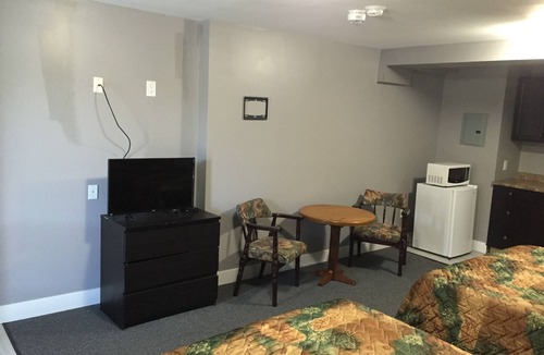 Clearview Township Hotel | Collingwood Motel
