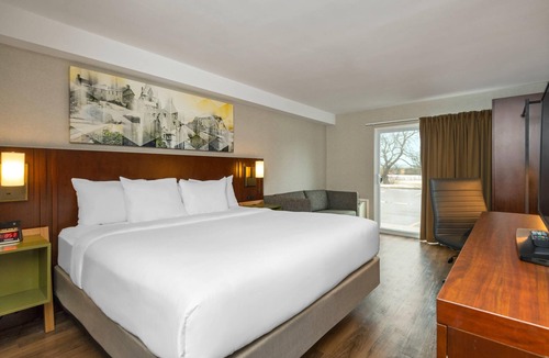 Cummings Hotel | Comfort Inn Ottawa East