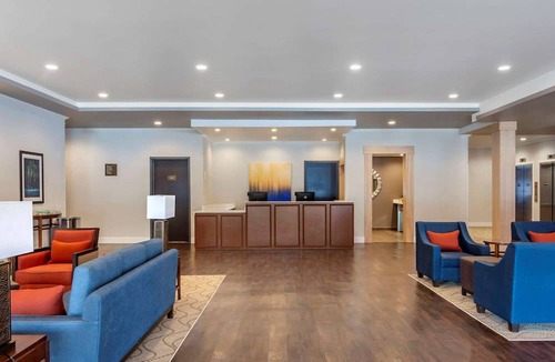 Valemount Hotel | Comfort Inn & Suites