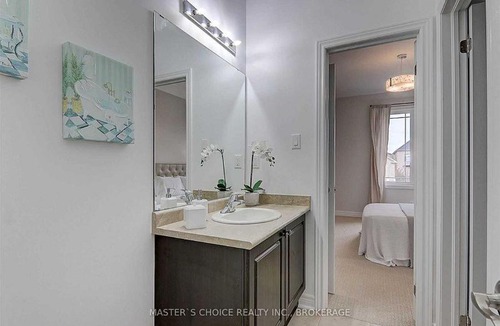 Vaughan House | Comfort Stay Near Canada's Wonderland with Free Parking