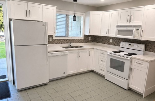 Central Okanagan Apartment | ⭐ Comfortable 1 Bedroom Suite in Amenity Rich Resort – Sleeps 4