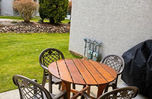 Central Okanagan Apartment | ⭐ Comfortable 1 Bedroom Suite in Amenity Rich Resort – Sleeps 4