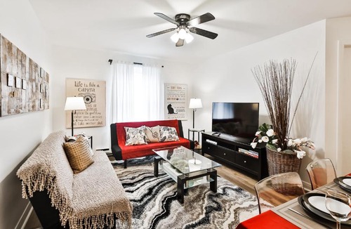 Lachine Apartment | Comfortable 2-BEDROOM APARTMENT - Free and plentiful PARKING - 10 minutes to AIRPORT and 15 minutes to DOWNTOWN Montreal - Near Popular Waterfront Restaurants - located in Beautiful Lachine