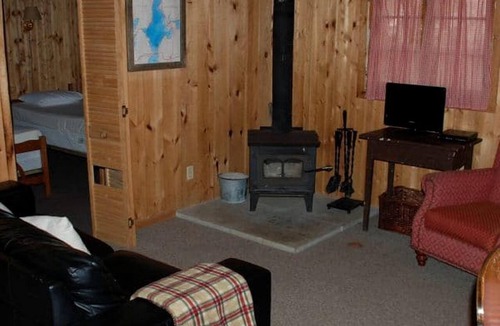 Algonquin Highlands Cabin | Comfortable Cabin Getaway near Algonquin Provincial Park in Ontario, Canada
