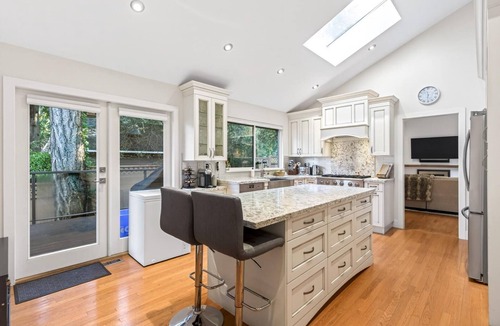Surrey House | Comfortable family home for 6-8 guests in quiet neighborhood!