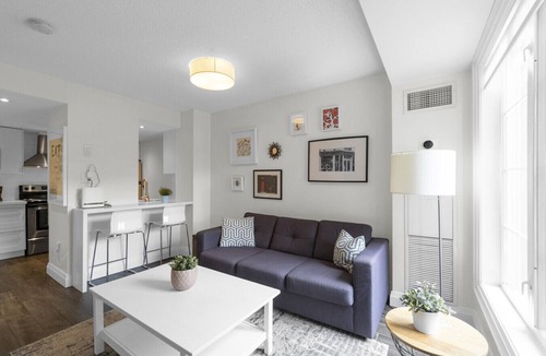 King West Village Hotel | Comfy 1BR - King West - Transit Access - Gym