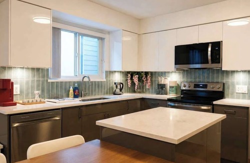 Renfrew-Collingwood House | Comfy 3 Beds | 5-min Walk to SkyTrain | 20-min DT