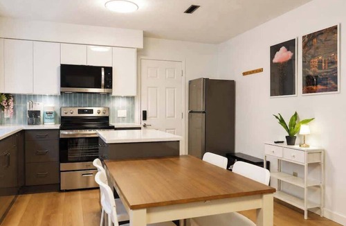 Renfrew-Collingwood House | Comfy 3 Beds | 5-min Walk to SkyTrain | 20-min DT