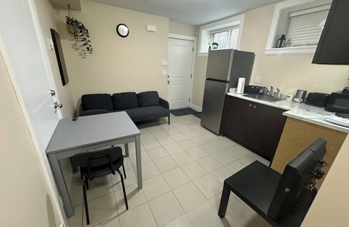 Sunset House | Comfy and Quiet 1BR Suite