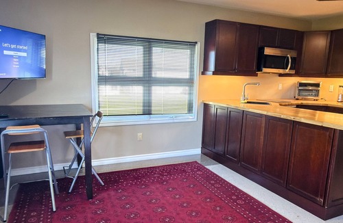 Cardinal Apartment | Comfy apartment in historic church on the Galop Canal & near St. Lawrence River