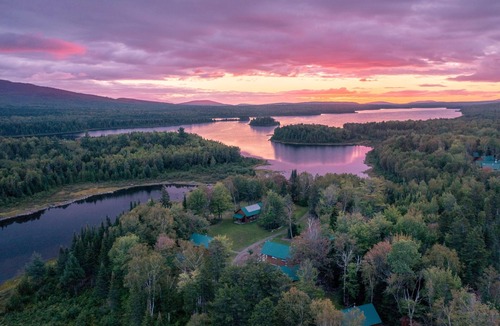 Greenville House | Comfy Lakeside Cabin: All Meals, Canoes, & Kayaks Included, Shared Sauna