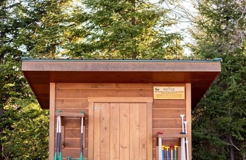 Greenville House | Comfy Lakeside Cabin: All Meals, Canoes, & Kayaks Included, Shared Sauna
