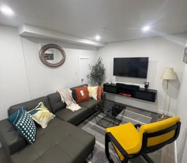 Northeast Edmonton Apartment | Comfy & Modern 2 Bedroom Guest Suite with King Bed