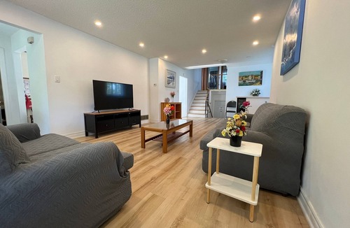 Agincourt House | Comfy rooms near Agincourt Go
