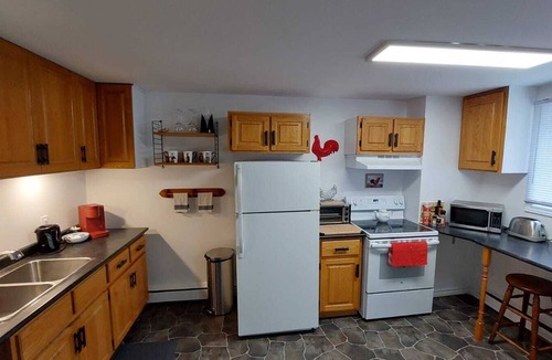 Wawa House | Comfy, Roomy, Close to Stores, Trails & Lake