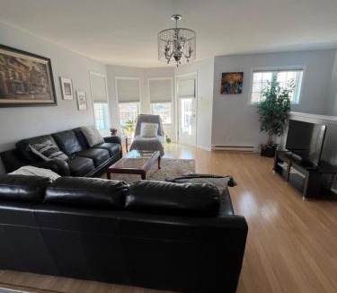 Brossard Apartment | Condo de charme familial