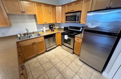 Golden Apartment | Condo Valley Vista- Ski-in/Out with Hot Tub access