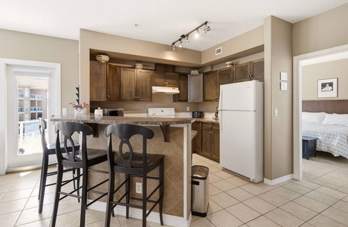 North End Condo | Condo with Lake and Pool Views @Discovery Bay Resort
