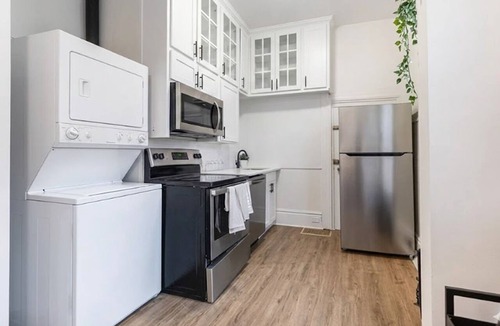 Downtown London Apartment | 🏙️ Contemporary 2BR Apartment | Parking | Fast WiFi