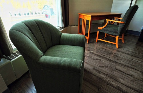 Jasper Place Hotel | Continental Inn & Suites