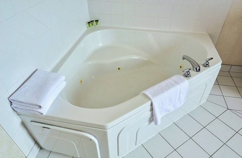 Jasper Place Hotel | Continental Inn & Suites