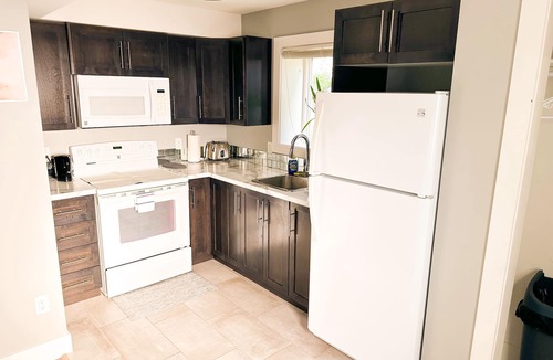 Terra Nova Apartment | Convenient Airport Getaway – Relaxing, Safe, and Perfect for All Travelers.