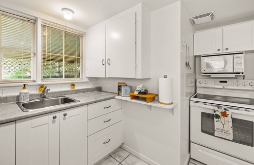 Fairfield House | Cook Street Village Suite with Parking