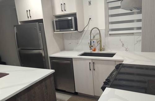 Surrey Newton House | Cool house with AC in charming Surrey