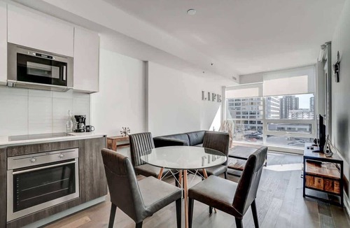 Byward Market - Parliament Hill Apartment | Corporate Stays | Slater 2 Bedrooms