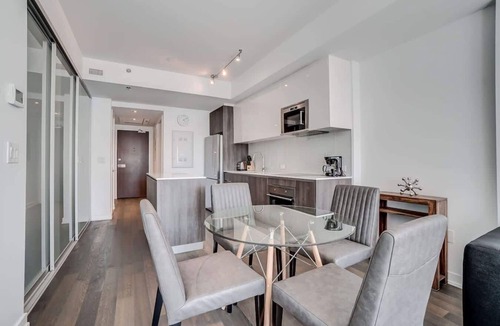 Byward Market - Parliament Hill Apartment | Corporate Stays | Slater 2 Bedrooms