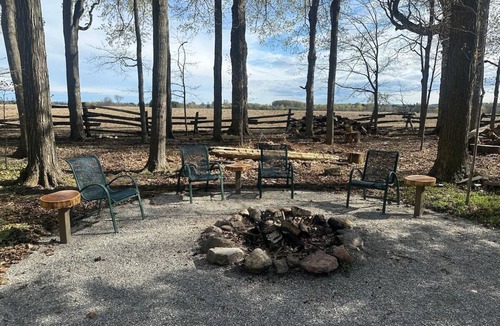 Bradford West Gwillimbury House | Cottage Retreat, Sauna, campfire, full disconnect