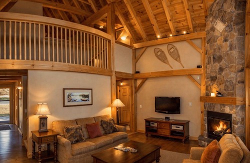 Utterson Cottage | Cottage 22 | Pet-Friendly Muskoka Cottage with Beach Access Sleeps 6