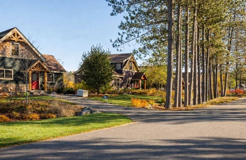 Utterson Cottage | Cottage 24 | Pet-Friendly Muskoka Cottage Near Beach & Resort Amenities Sleeps 6