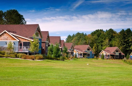 Utterson Cottage | Cottage 26 | Pet-Friendly Muskoka Cottage Near Beach & Golf Course Sleeps 6