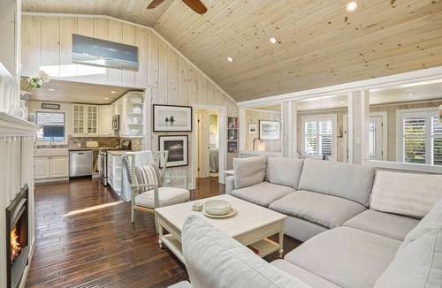 Historic Old Town Cottage | Cottage 6 PPL | Pet Friendly | Walk to Town & Lake