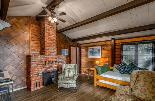 Regional District of Nanaimo Cottage | Cottage By The Lake