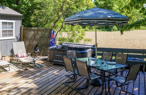 Bluewater Cottage | Cottage by the Sea | King Bed + Hot Tub + Walkable Winery