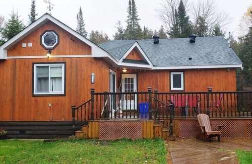 Waubaushene Apartment | Cottage Hot Tub, Sauna & Beach near Georgian Bay